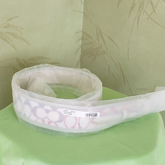 COACH STRAP RAINBOW SIGNATURE CANVAS:NWT CHALK/RAINBOW PRIDE CJ952 - Picture 11 of 11